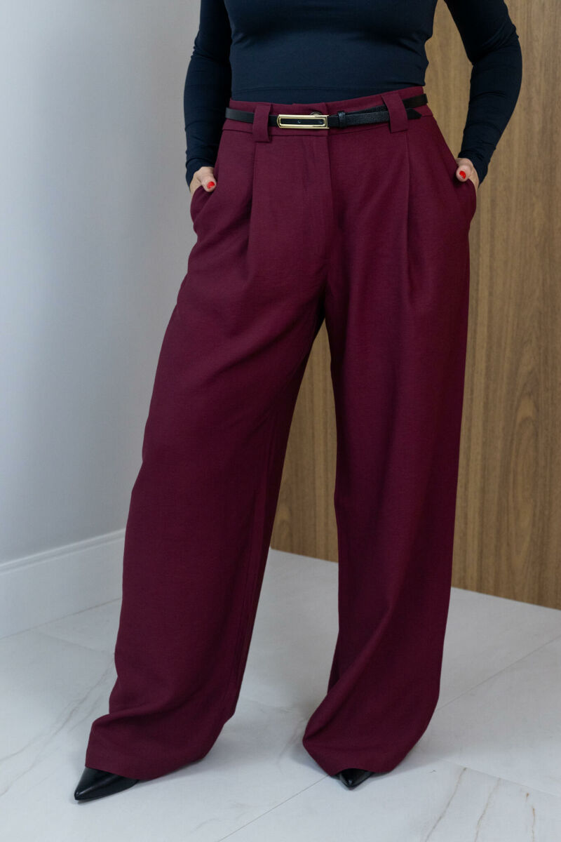 Imagem de Calça Iris - Marsala - De corte reto com destaque para o botão exclusivo